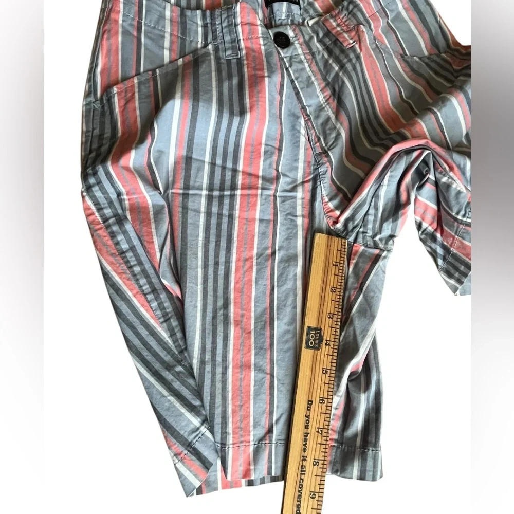Lee women’s size medium/12 Striped Shorts - Gray and pink - Picture 6 of 7
